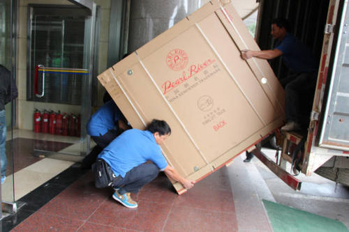 龙泉钢琴贵重工艺品无忧运